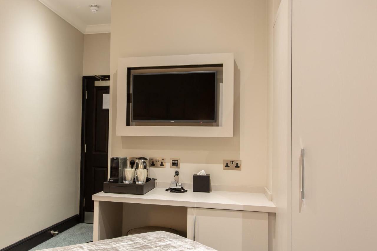 Отель The Crescent Hyde Park 4*